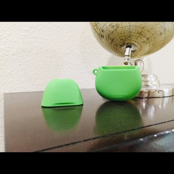 AirPod case - Picture 2 of 3